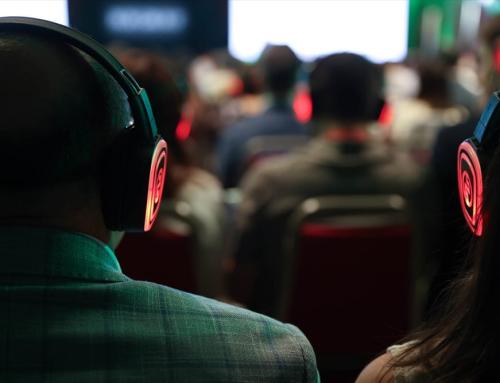 Conferências multi-sala com fones de ouvido sem fio